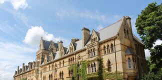 Kto ukończył Oxford?