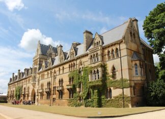 Kto ukończył Oxford?